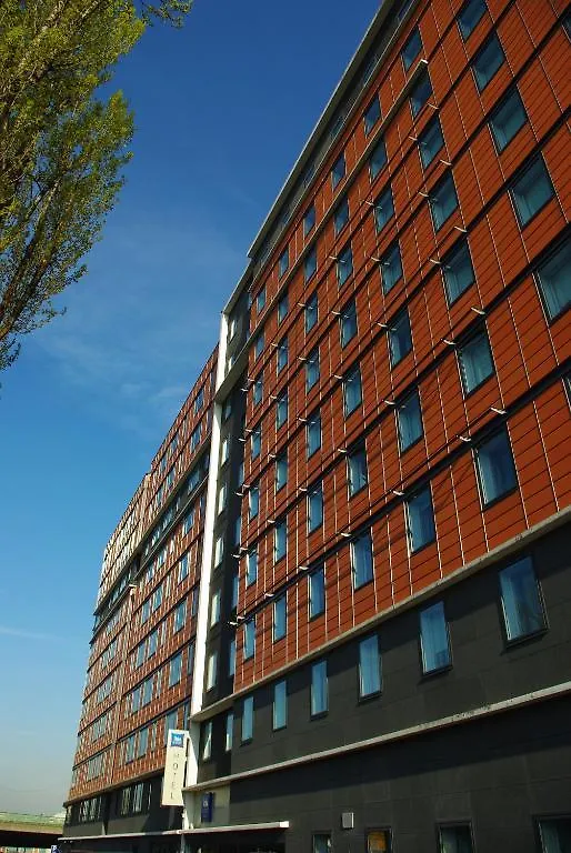 Hotell Greet Paris Porte De La Chapelle - Arena